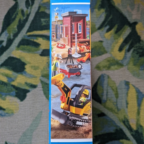 BNIB Playmobil Mini Excavator with Building Section - 117 piece Set - Picture 3 of 8